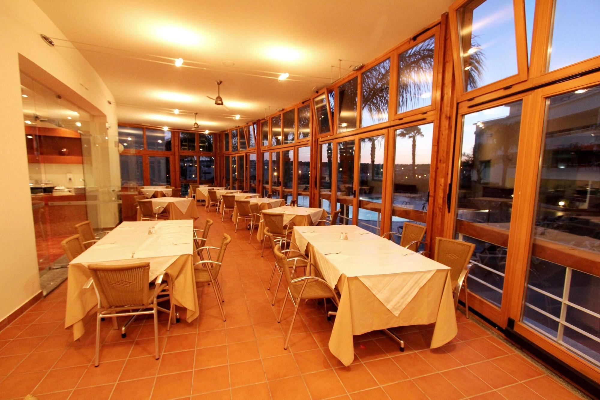 Vila Mos - Beach Resort Lagos Restoran fotoğraf