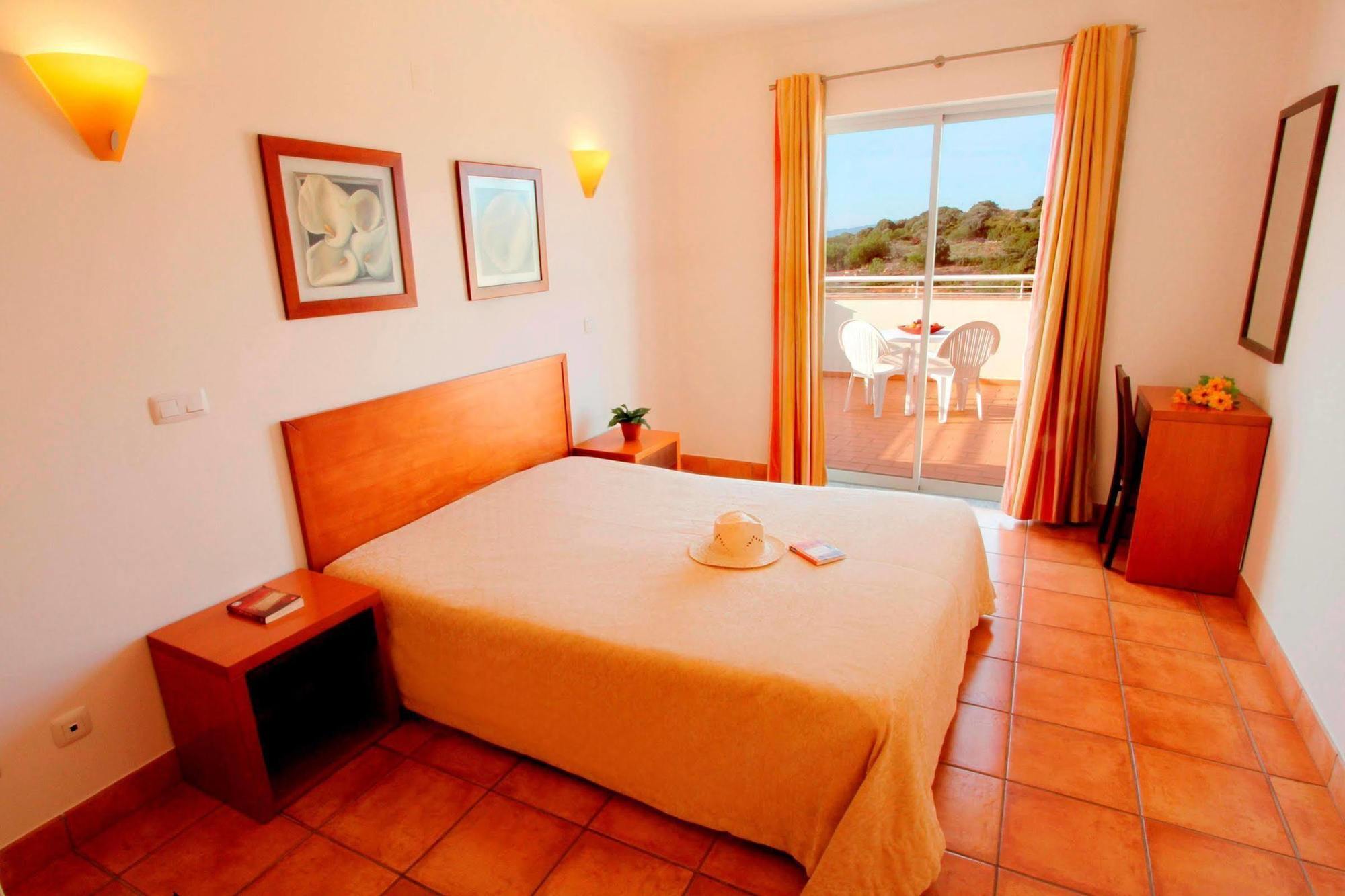 Vila Mos - Beach Resort Lagos Oda fotoğraf